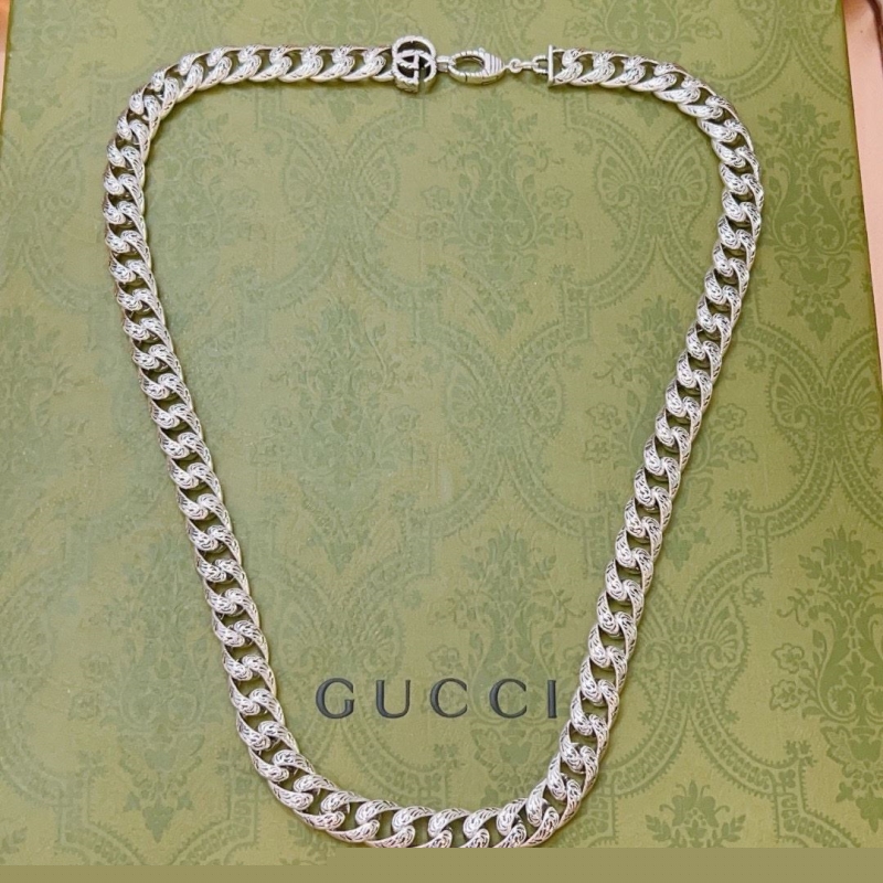 G*u*i necklaces